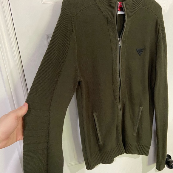 *SALE* Men’s GUESS green sweater size MEDIUM - Picture 4 of 6